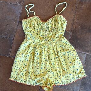 Urban Outfitters Yellow Floral summer Romper Size Small P Worn Once